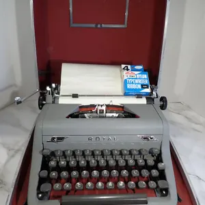 1951 Royal Quiet De Luxe Gray Crinkle Portable Typewriter with Tweed Case & Ribbon