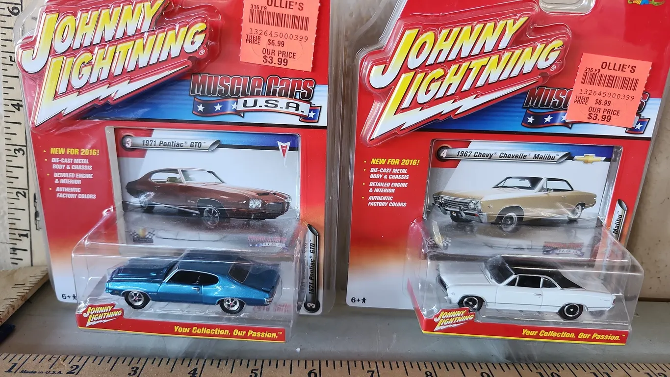 2 Johnny Lightning 2016 Series