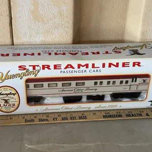 New/Vintage Yuengling Streamliner Passenger Cars In Box