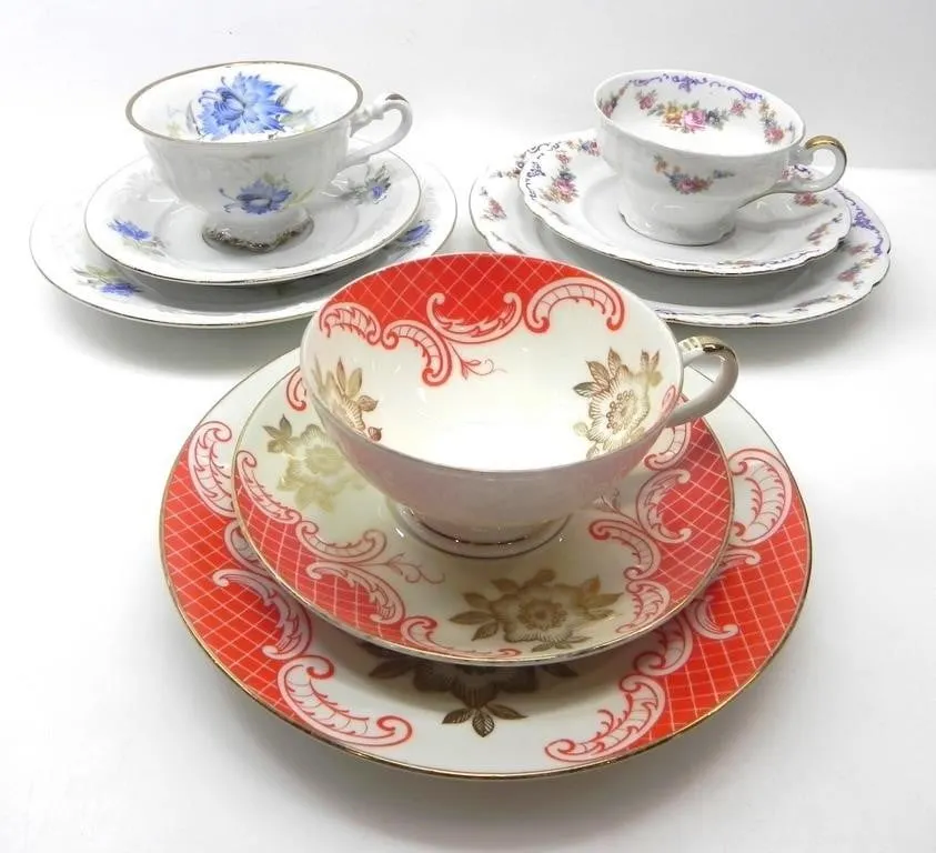 BAVARIAN PORCELAIN TEACUPS, SAUCERS & PLATES