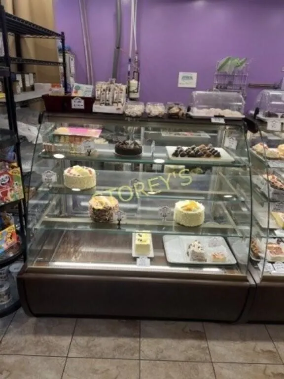 Igloo italian Refrigerated Pastry Display Case