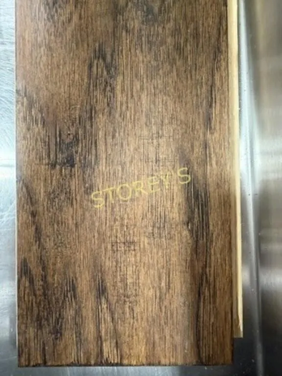 1/2" Click Hickory Cocoa Floor w/ Pad