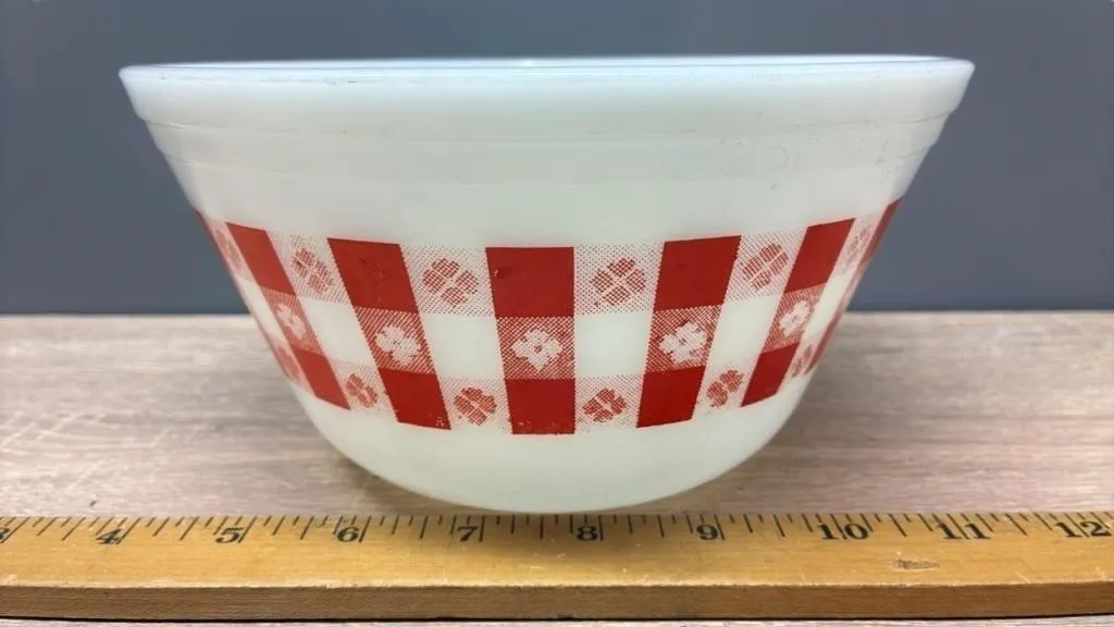 Federal Glass Gingham Bowl. 8”diam.