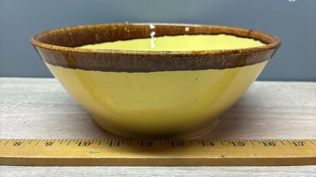 Watt Orchard Ware Pottery Bowl. 9”diam.