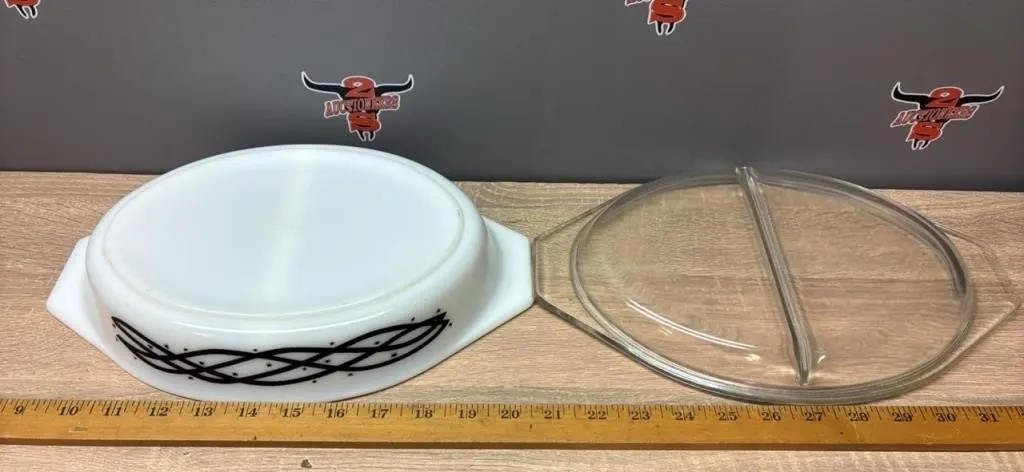 Pyrex Barbed Wire Divided Dish w/Lid. Small Flake