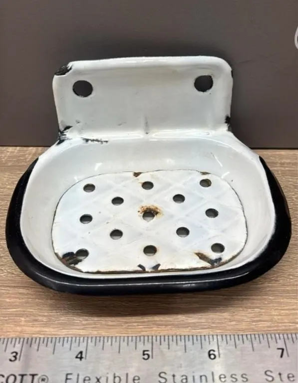 Enamelware Wall-Mounted Soap Dish w/Removable