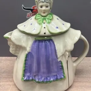 Vintage 9” Granny Ceramic Tea Pot.