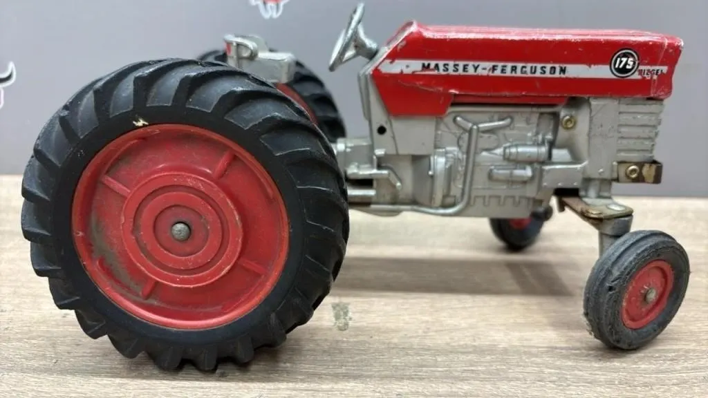 1:16 ERTL Massey-Ferguson 175 Diesel Tractor.