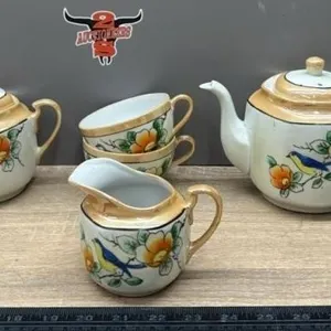 9PC Lusterware Tea Set.