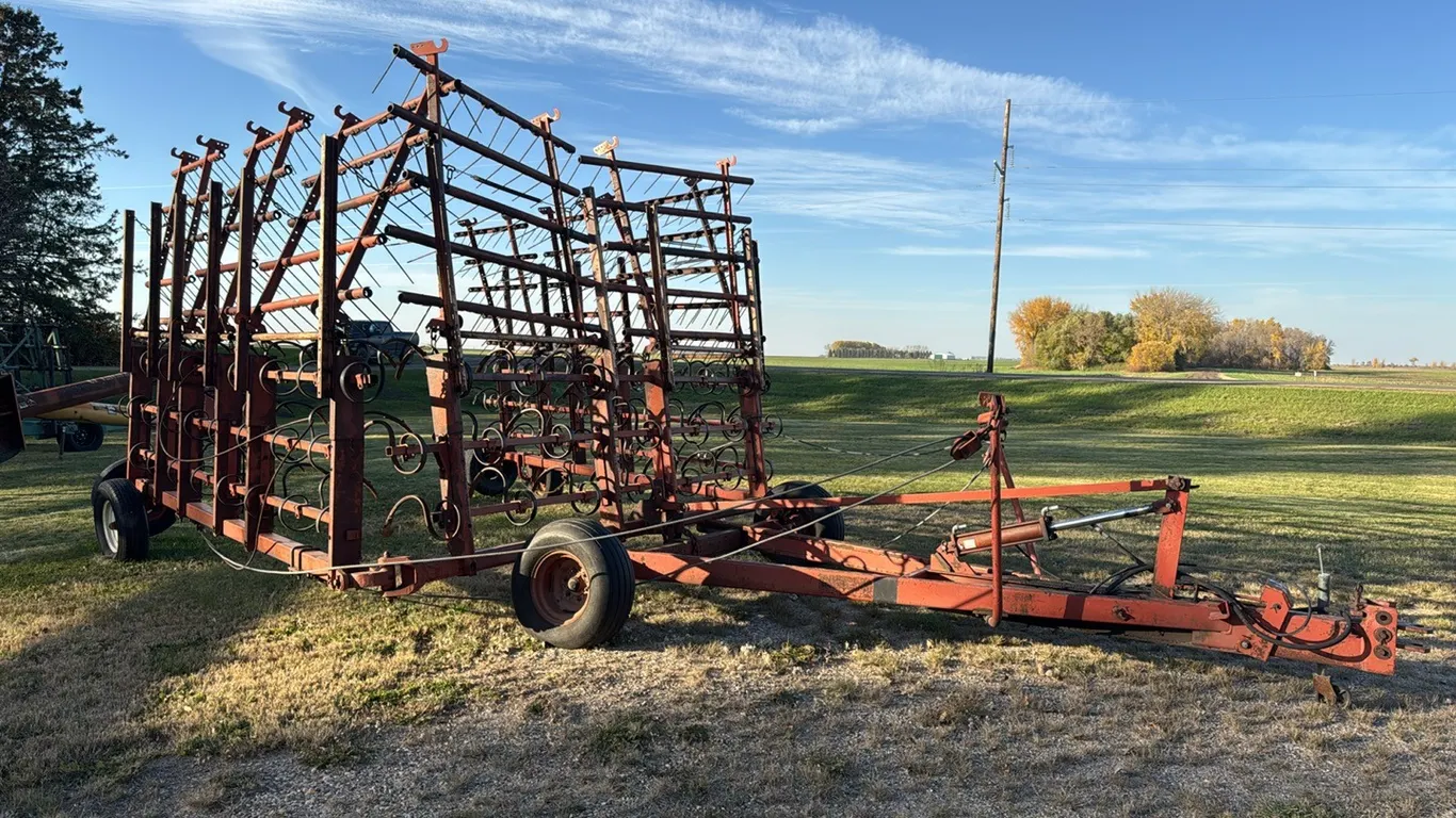 Melroe 44' multiweeder
