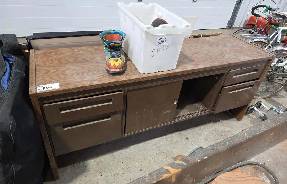 Woodgrain Storage Credenza w/ Decorative Items
UNRESERVED
