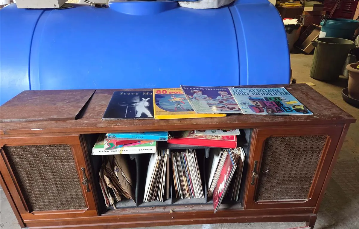 Spartan Console Stereo w/ Vinyl Records
UNRESERVED