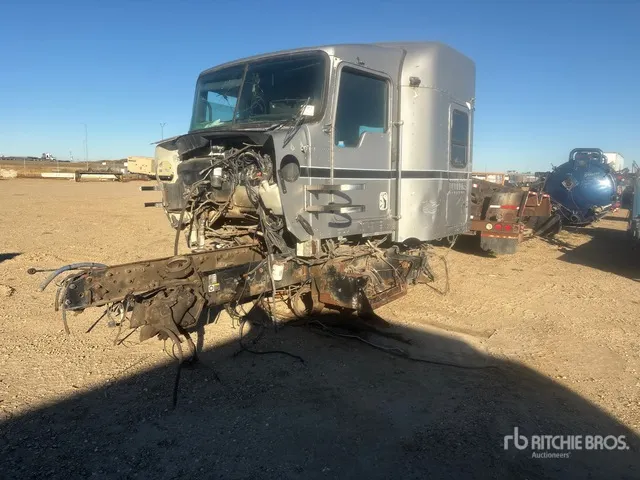 2010 Kenworth T800 Truck Cab