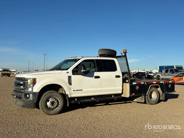 2020 Ford F-350 XLT 4x4 Crew Cab Flatbed Truck