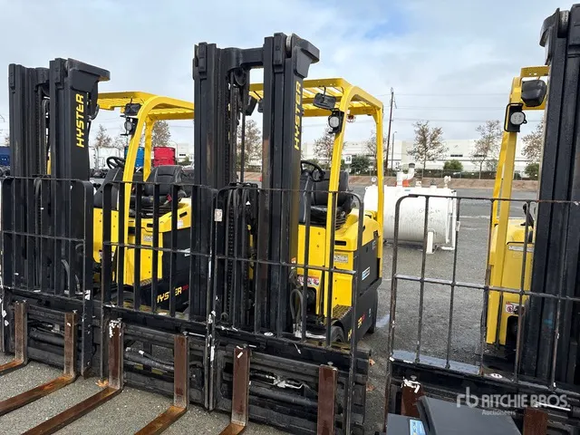 Hyster E80XN 6100 lb Electric Forklift