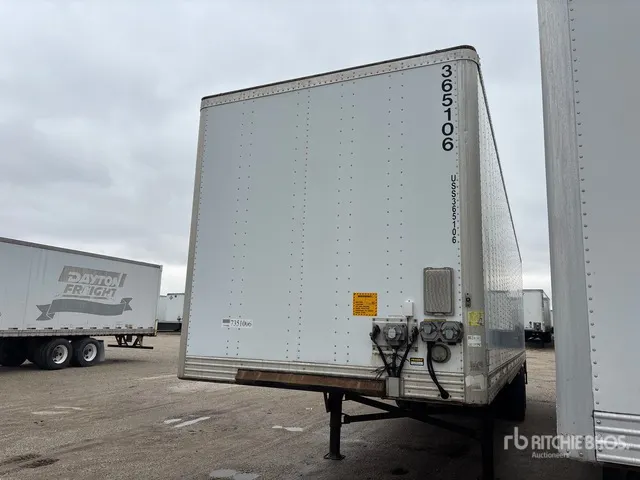 2013 Utility VS2DX 36 ft x 102 in T/A Van Trailer