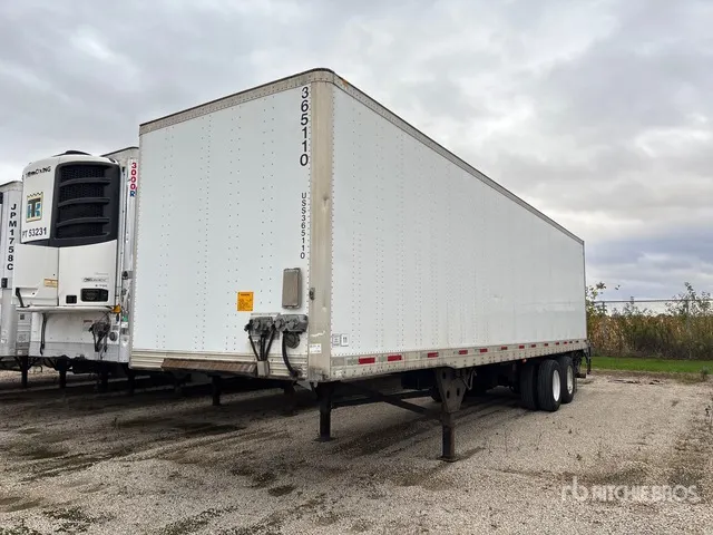 2013 Utility VS2DX 36 ft x 102 in T/A Van Trailer