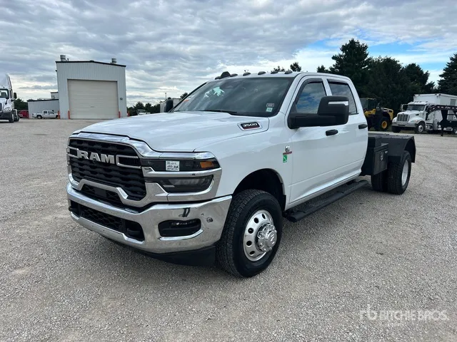 2025 Ram 3500 4x4 Crew Cab Versatile Hauler Truck