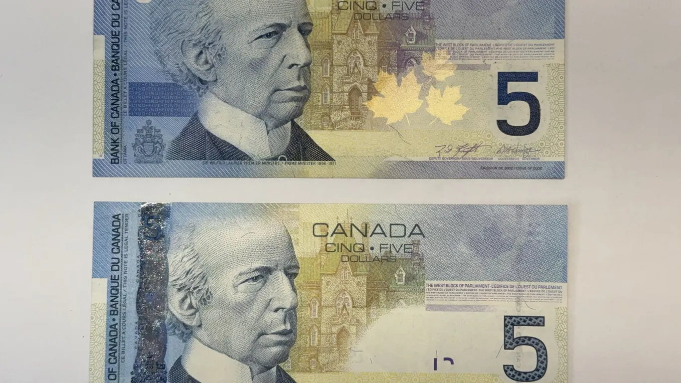 2- 2004 Canada $5 Notes