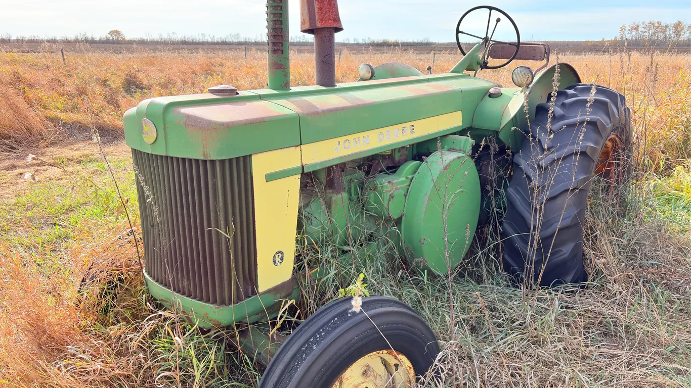 JOHN DEERE R DIESEL ANTIQUE TRACTOR
