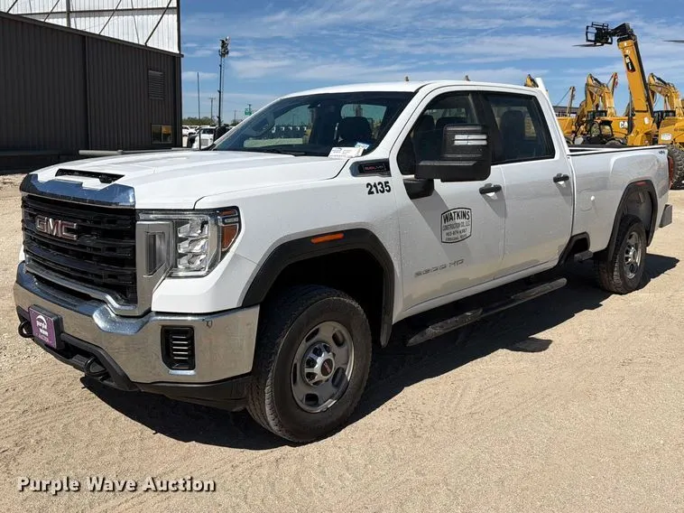 2021 GMC Sierra 2500 4X4 Crew Cab pickup truck