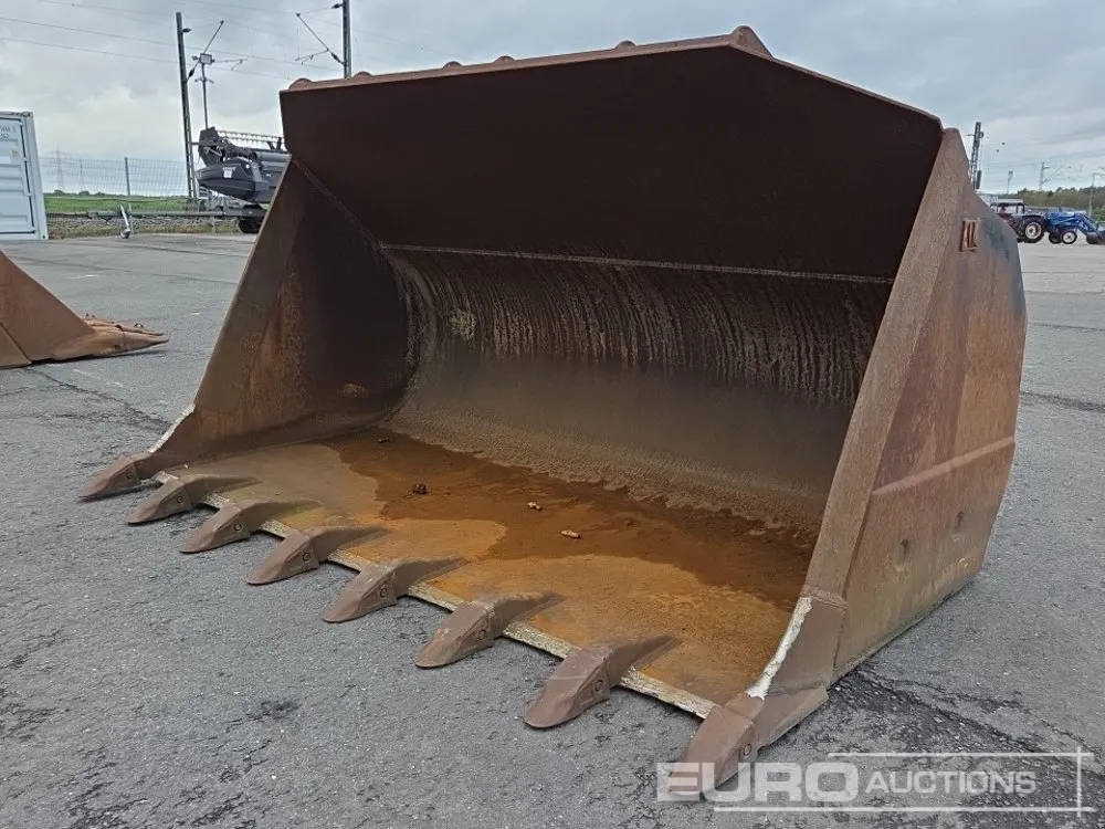 LRT 125" Front Loading Bucket to suit ZW330-1