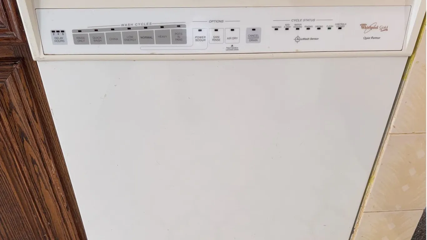 Whirlpool Gold Series Built-In Dishwasher White