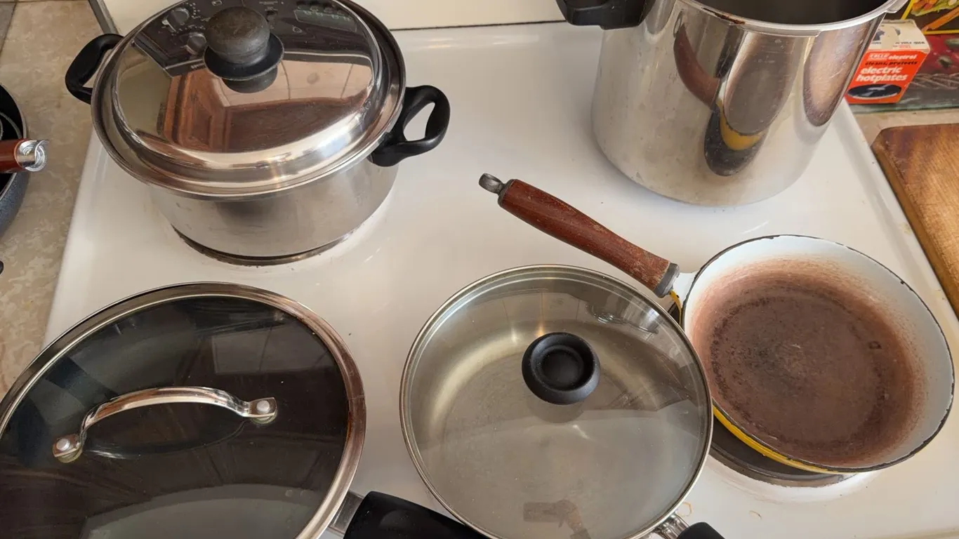 Cookware Lot: Pots, Frying Pan, Mixing Bowls, More
