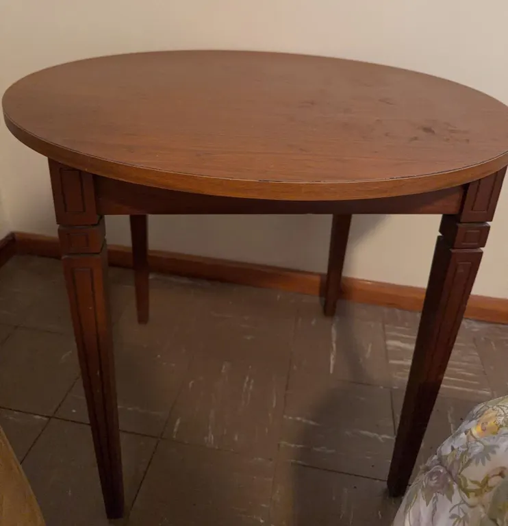 Wooden Oval Side Table with Decorative Carved Legs