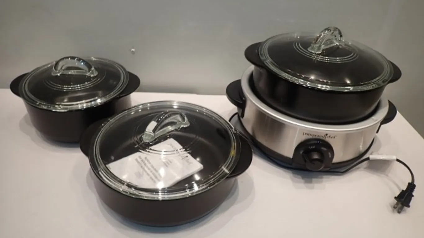 Pampered Chef Rockcrok Pots and Slow Cooker