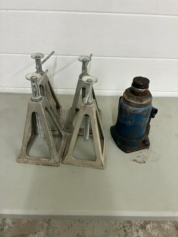 Bottle Jack and Jack Stands