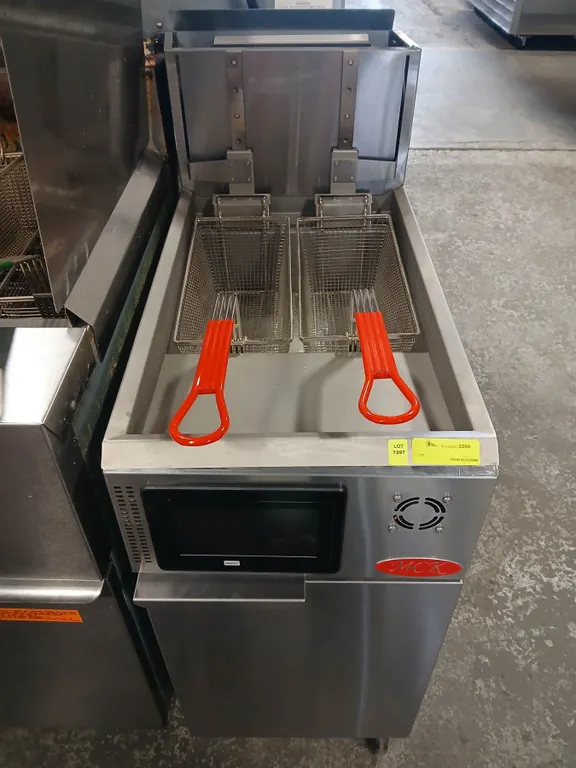 NEW MCK DEEPFRYER W/ DIGITAL DISPLAY - 90K BTU/HR