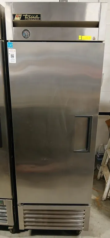 TRUE S/S SINGLE DOOR UPRIGHT FREEZER T-23F