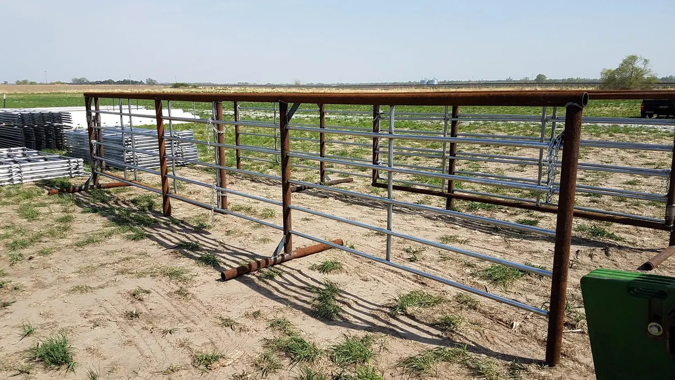 New 5x24FT Freestanding Panel w/ 12FT HD Gate