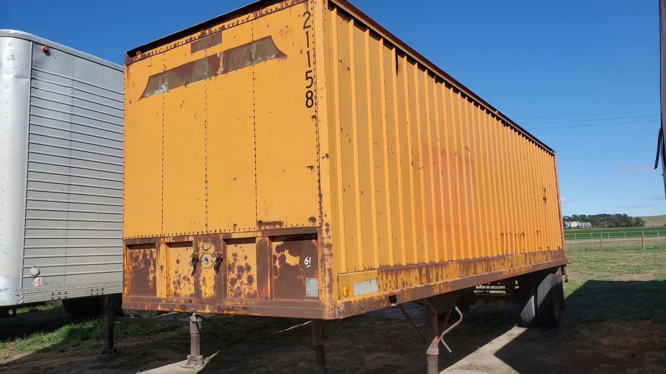1973 Stoughton Van Trailer - 31FT
