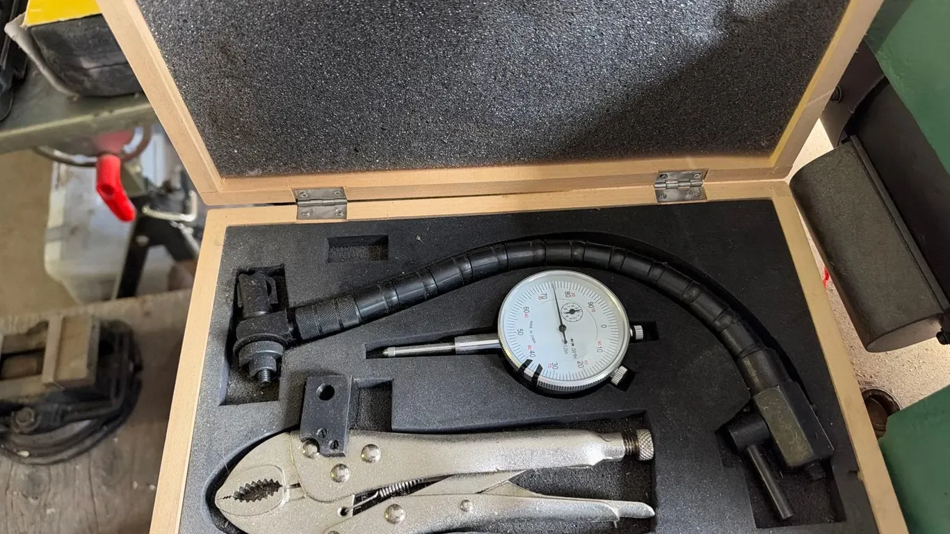 CEN- TEC DIAL INDICATOR WITH ACCESSORIES