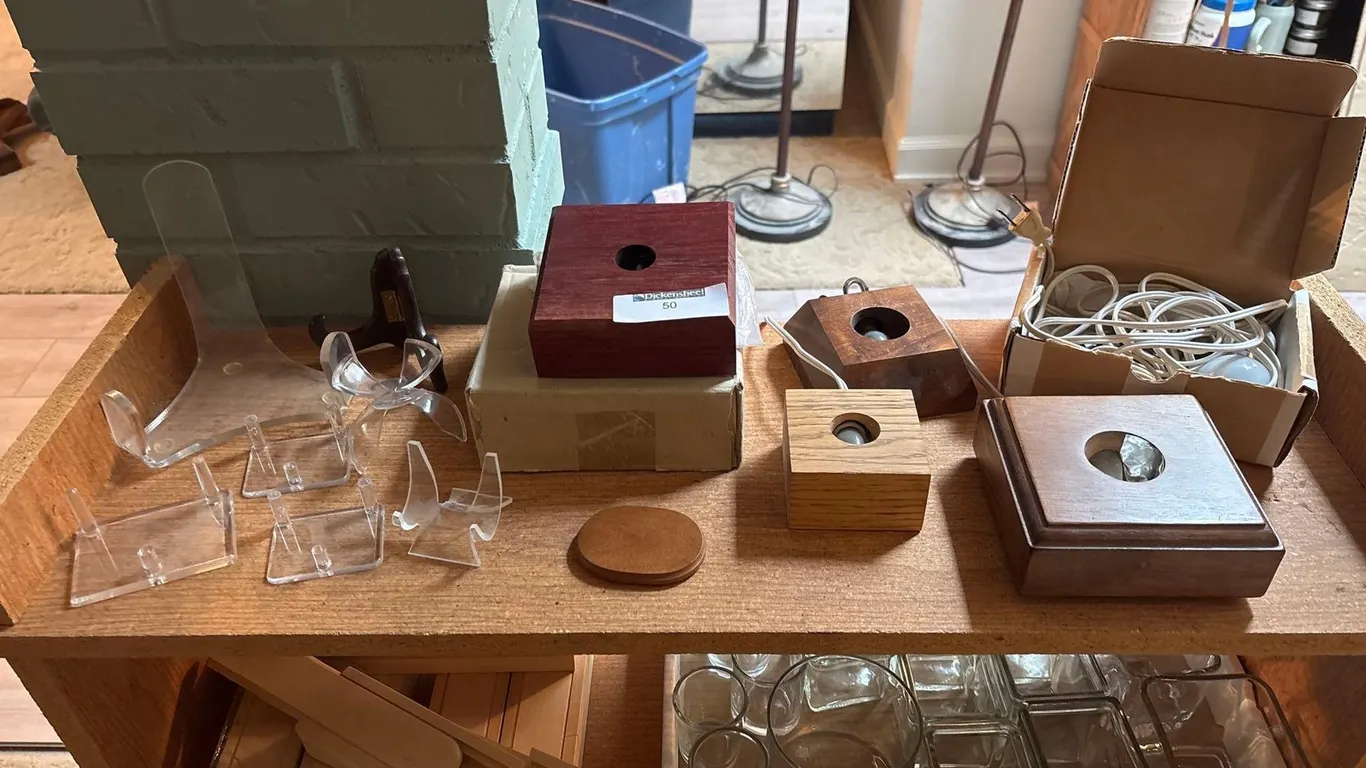 EGG LIGHT DISPLAYS AND PLASTIC DISPLAY STANDS