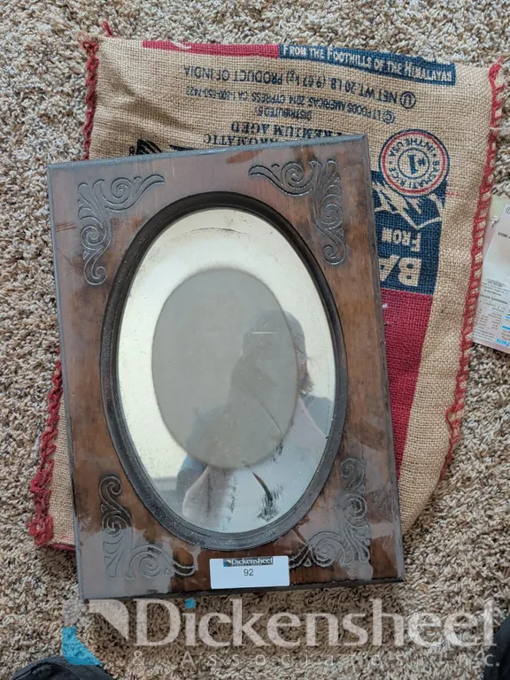 MIRRORED PICTURE FRAME