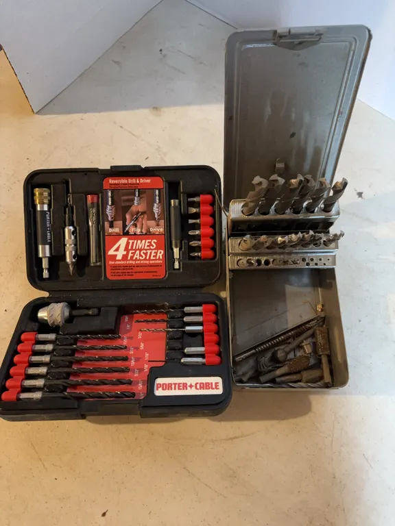 Porter and Cable Set And Drill Bit Set