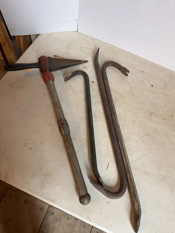 3 Pry Bars And A Rigid Pipe Reamer