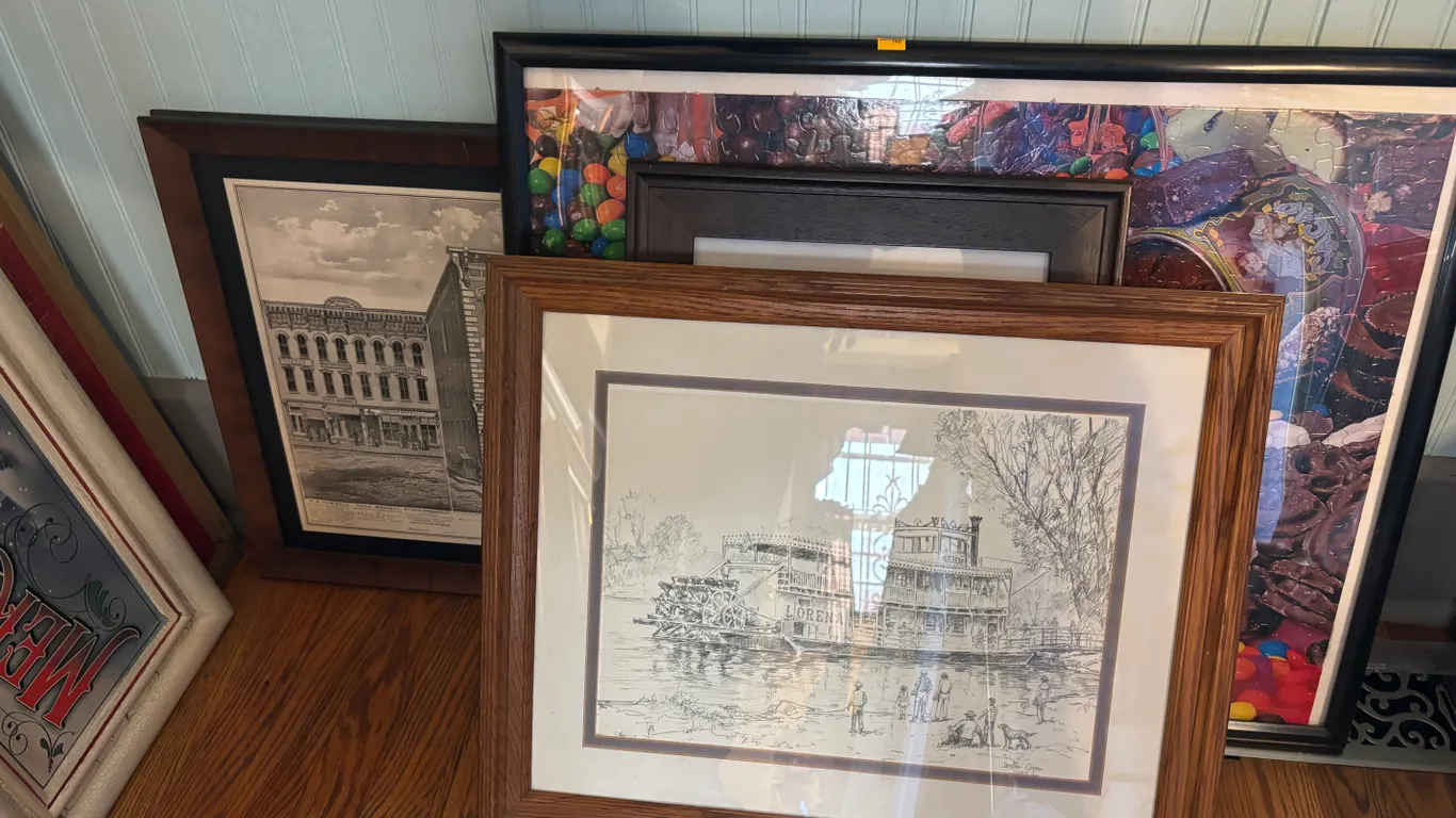 Lot Of Pictures And Paintings