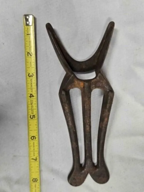 Vintage Cast Iron Boot Jack, 8"