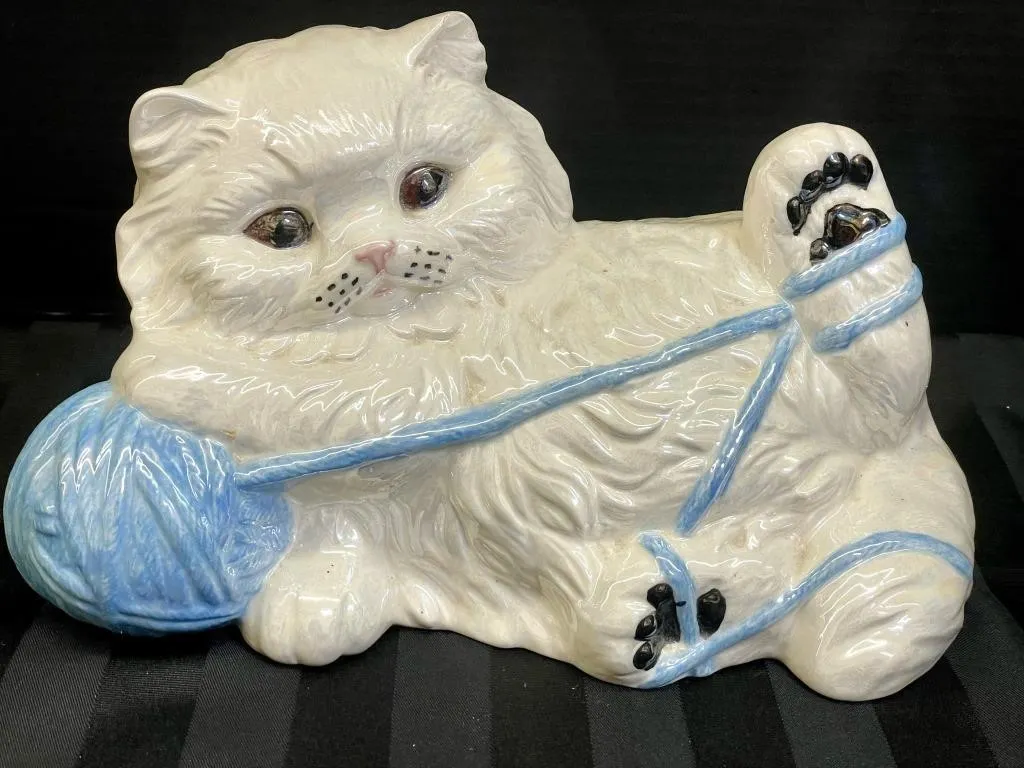 Vintage white Persian kitten ceramic figurine.