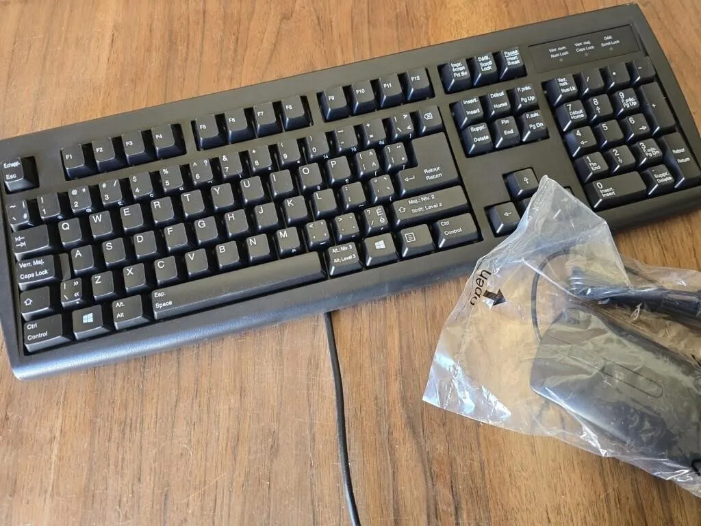 Solidus Peripherals Keyboard with Dell Mouse