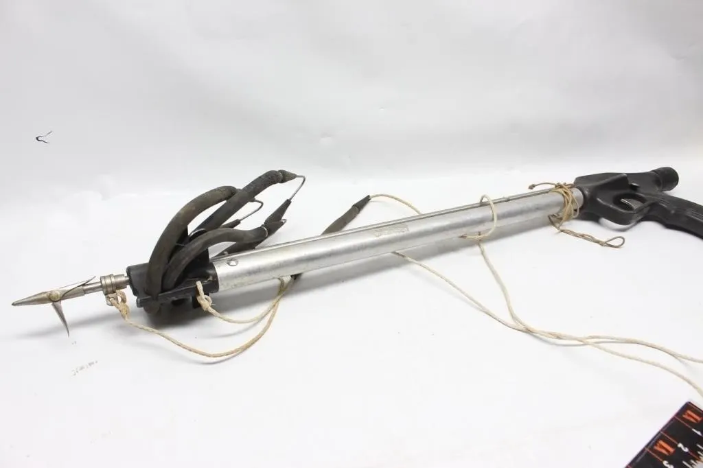 Voit Spearfishing Gun with Multi-Prong Spear