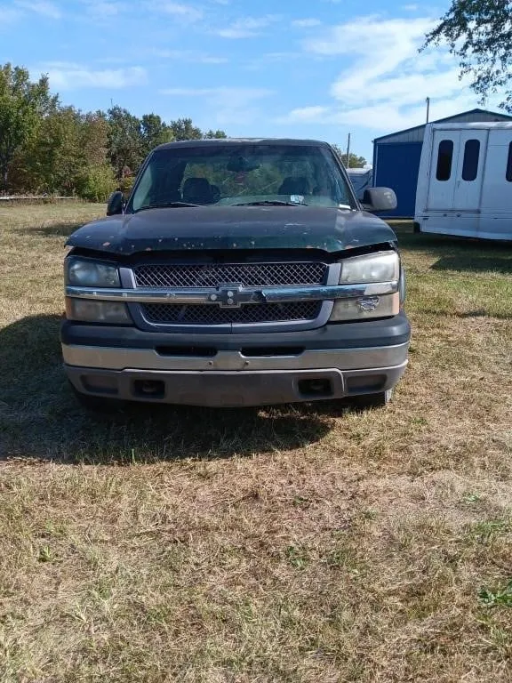 2003 Chevy 2500, 4x4. 469,197 Miles. 6.0 Gas.
