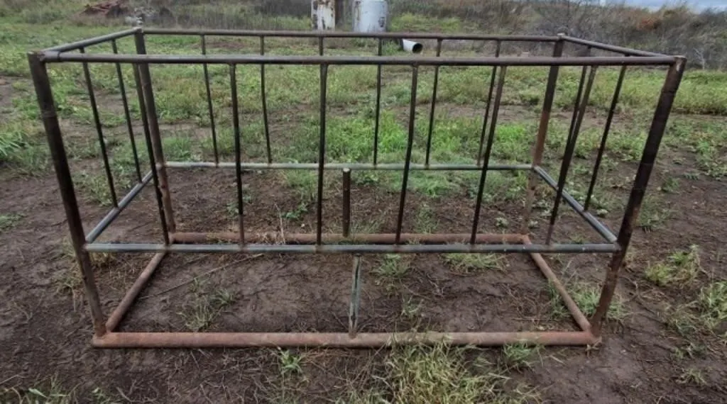 Pipe Hay Bunk