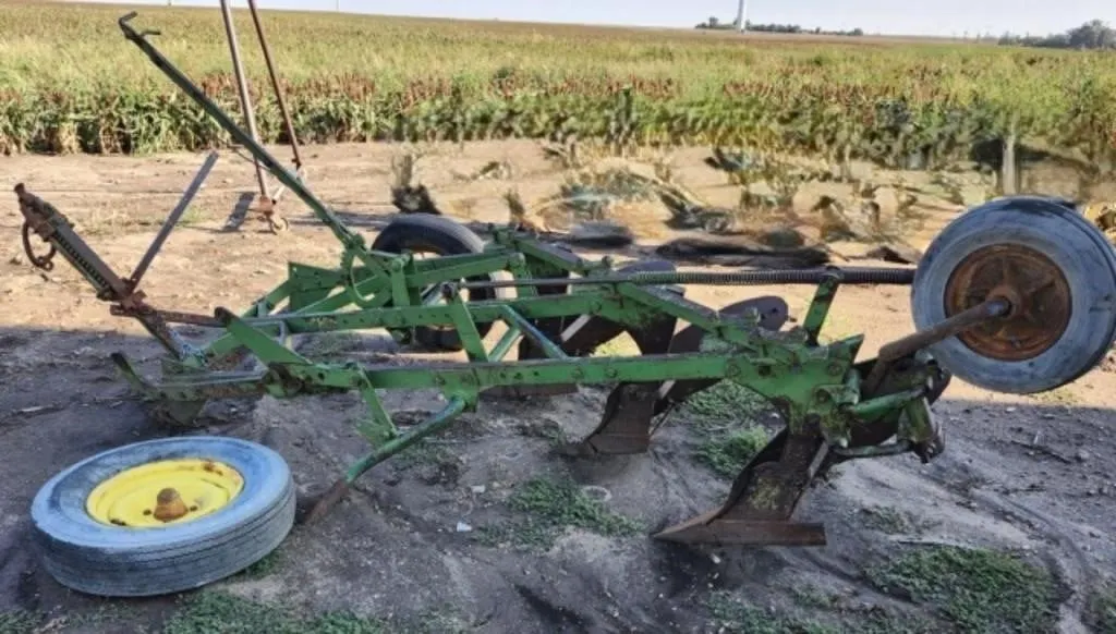 JD No. 55ABH Pull Behind 3 x 16 Plow (needs tires)