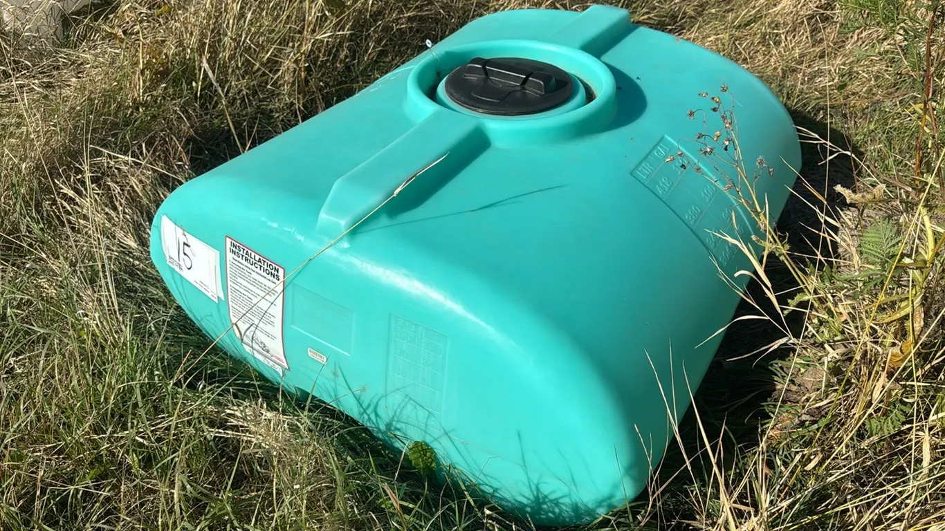 Unused Enduraplas 100 Gallon freestanding tank (Old Stock)
