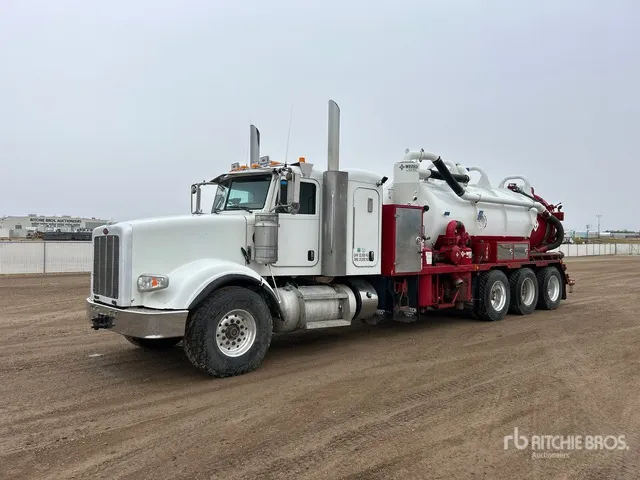 2013 Westech Vac Systems Ltd on 2014 Peterbilt 367 8x6 Sleeper Vacuum Tanker Truck